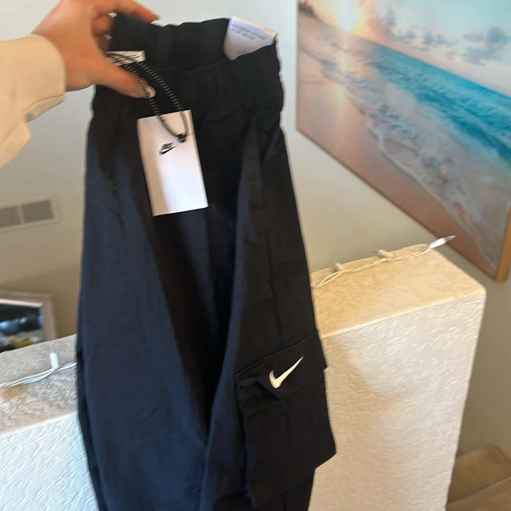 Nike size Medium cargo pants brand new w tags - Picture 5 of 7
